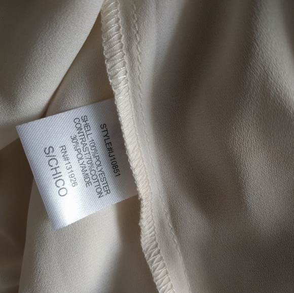 ❎ *Sold* Cream Lace Romper - Picture 6 of 6